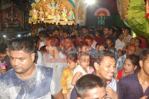 Bad Traffic management creating chaos during Durga Puja Bad Traffic management creating chaos during Durga Puja